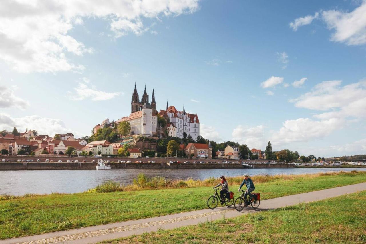Ruhig - Privatparkplatz - Barrierearm Quiet - Private Car Park - Barrier Magdeburg