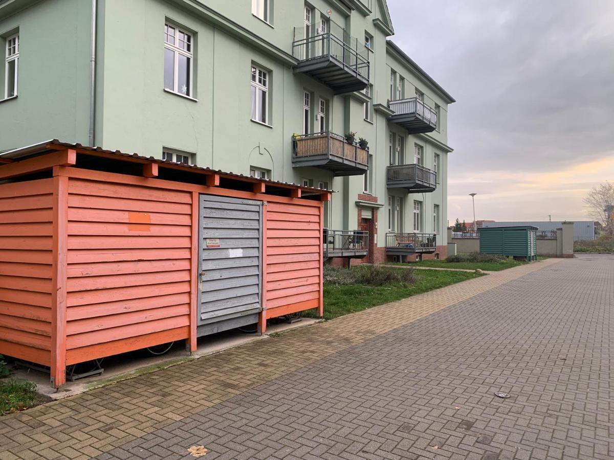 Ruhig - Privatparkplatz - Barrierearm Quiet - Private Car Park - Barrier * Magdeburg