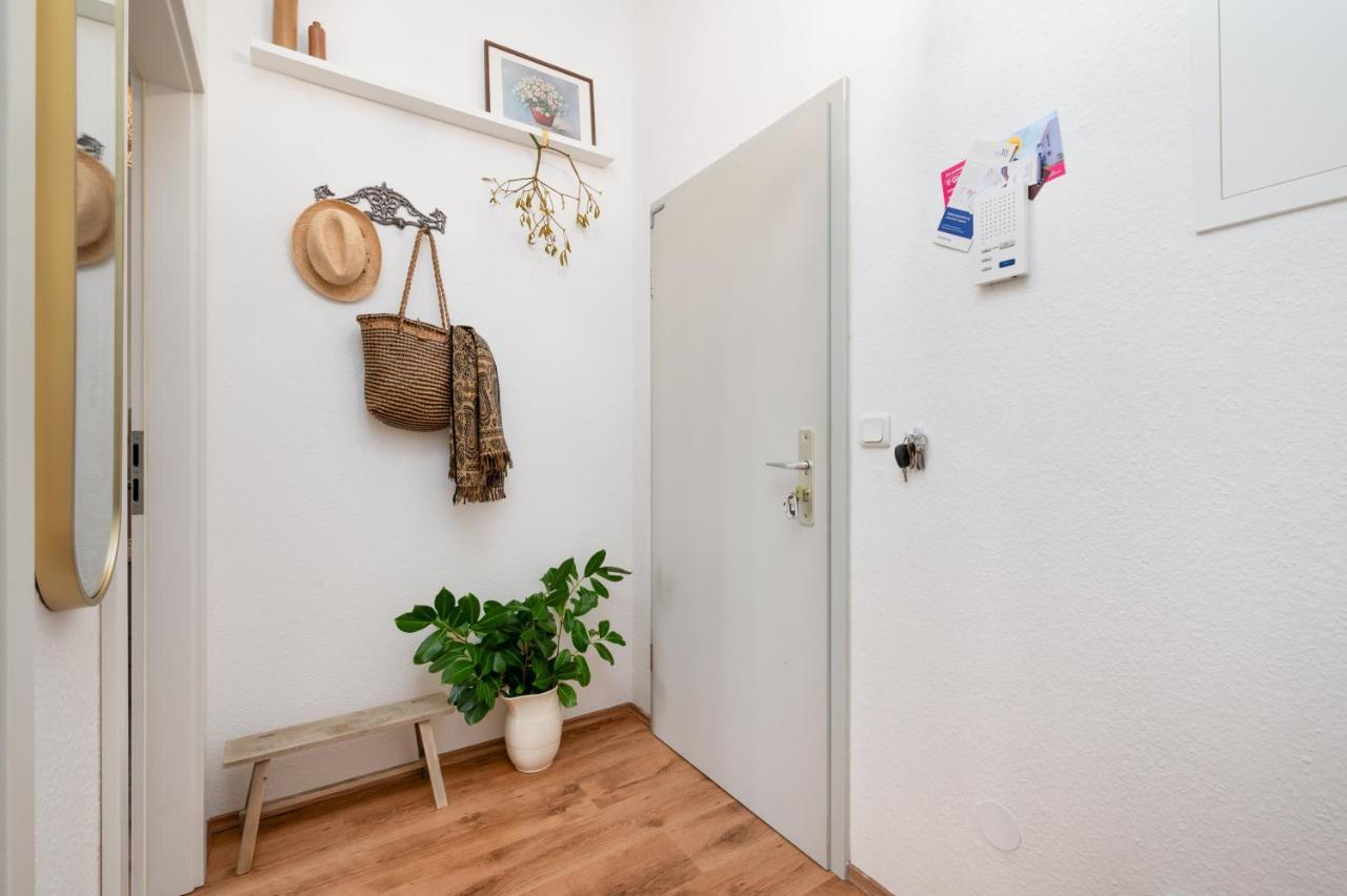 Apartment Ruhig - Privatparkplatz - Barrierearm Quiet - Private Car Park - Barrier Magdeburg