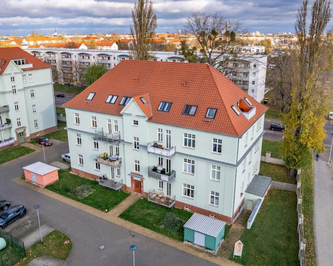 Ruhig - Privatparkplatz - Barrierearm Quiet - Private Car Park - Barrier *